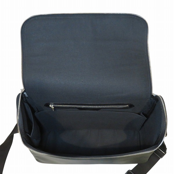 Louis Vuitton Taiga Shoulder Bag – DUTY FREE