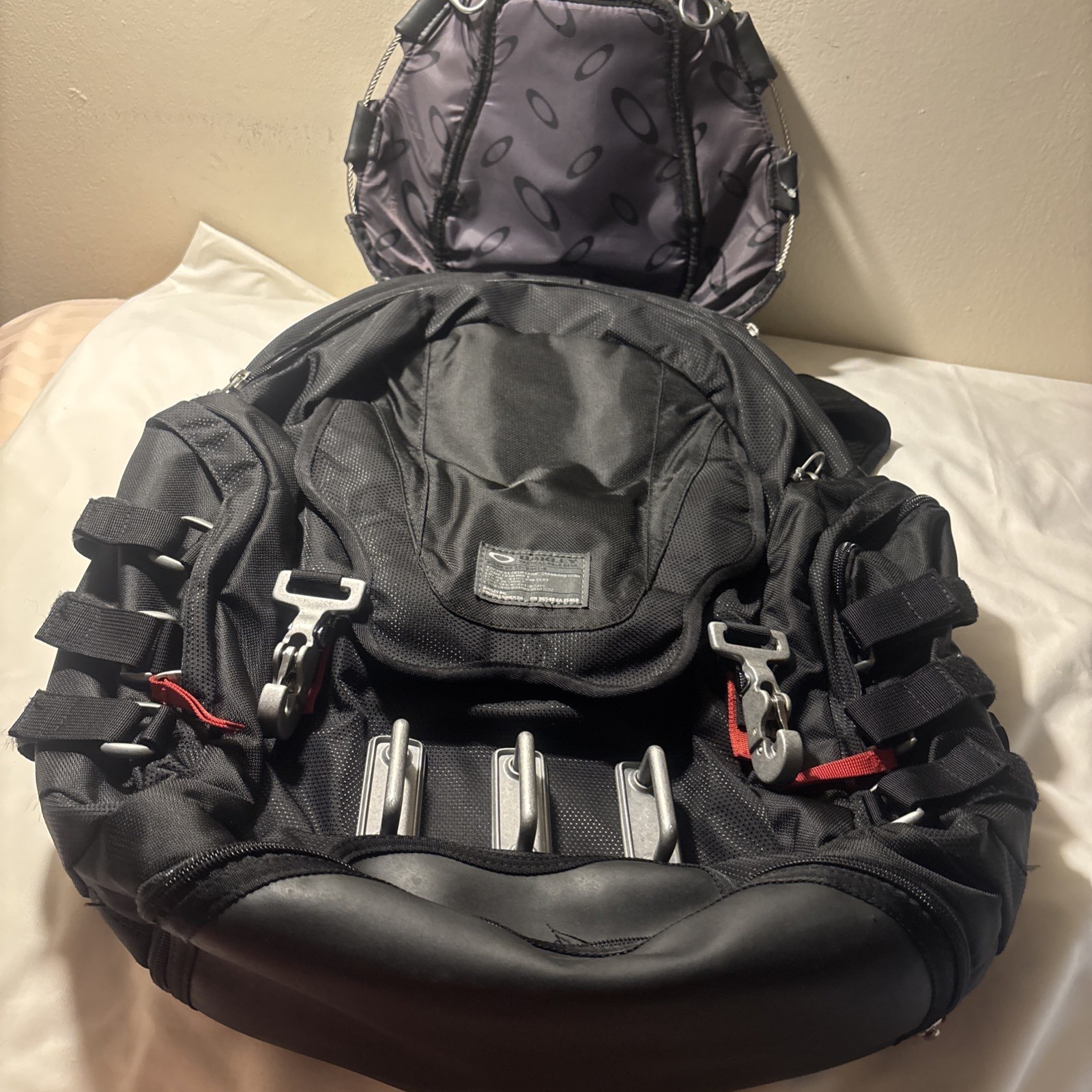 Oakley Tactical Field Gear Men’s Backpack Stock No 20-Sy242-B