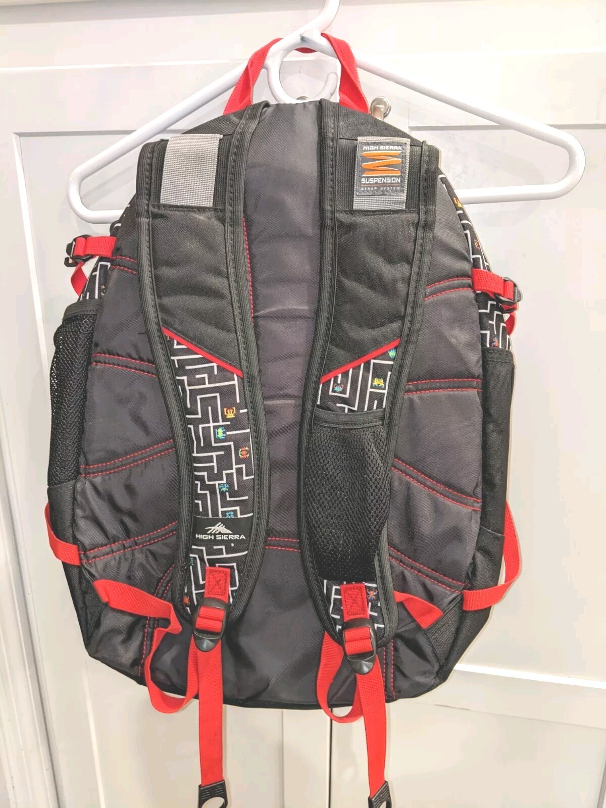 High Sierra Black White Maze Padded Tech Spot Suspension Strap System Backpack