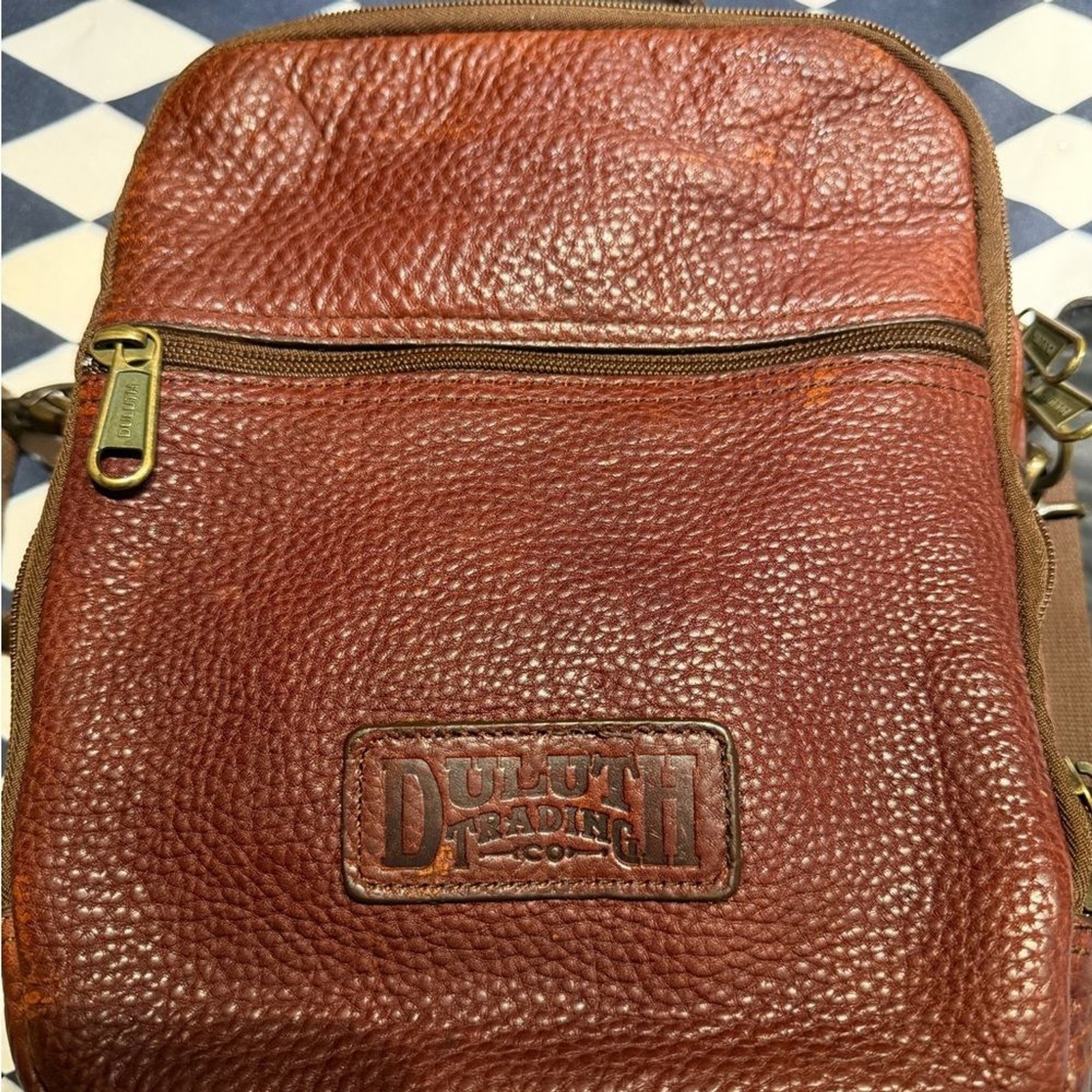 Duluth Trafing Co Lifetime Leather travel bag, vintage EUC