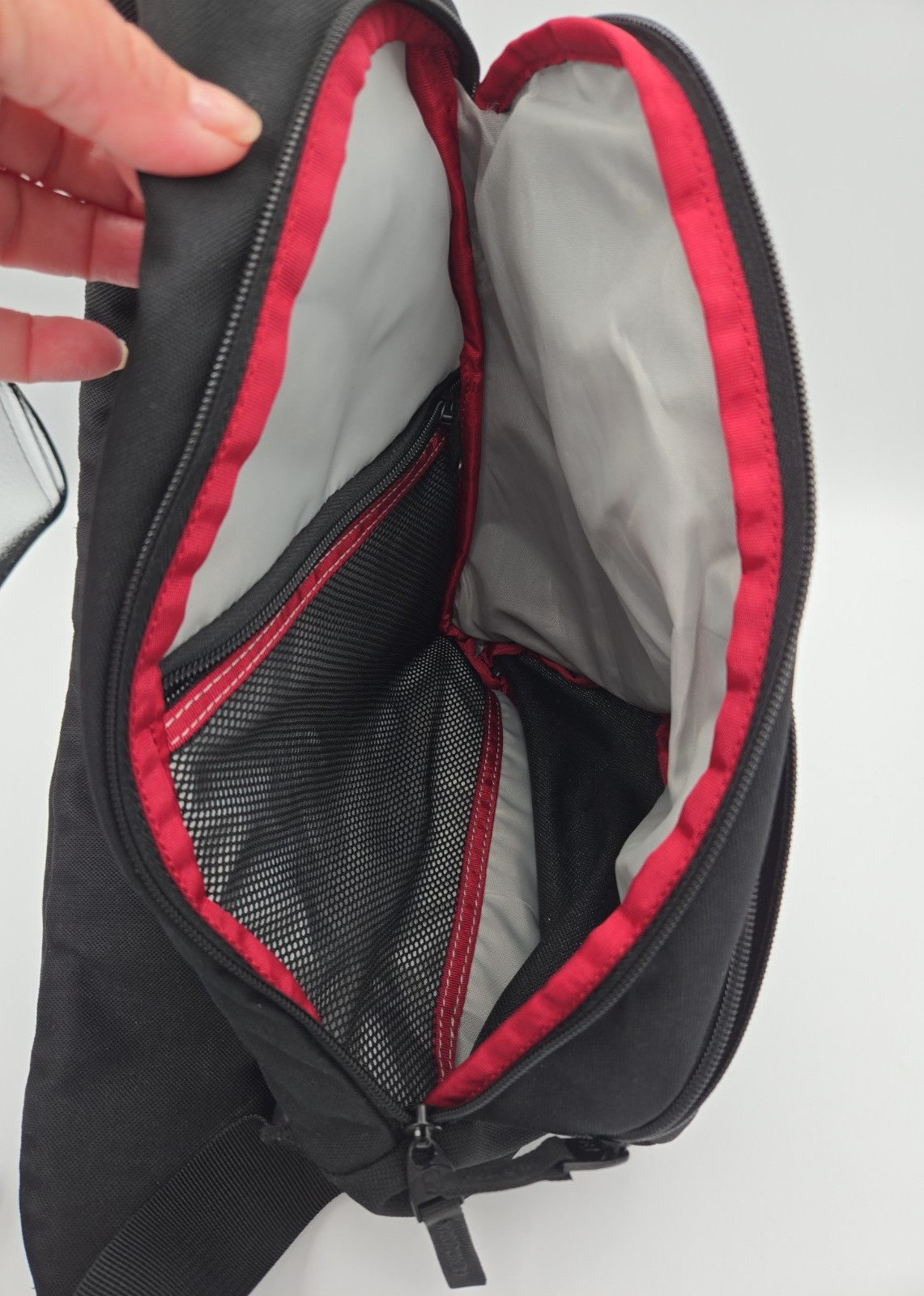 VICTORINOX Sling Crossbody One Shoulder Bag in Black