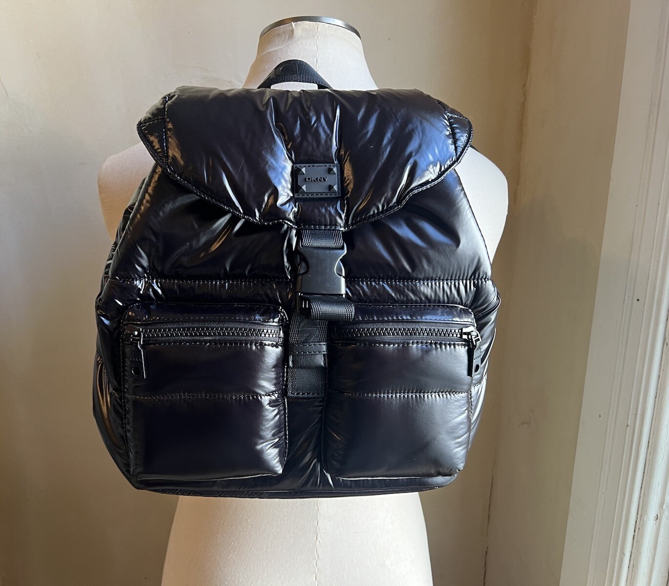 DKNY DONNA KARAN COOL BLACK AVIA PUFFER SIGNAGTURE BACKPACK 1 SZ