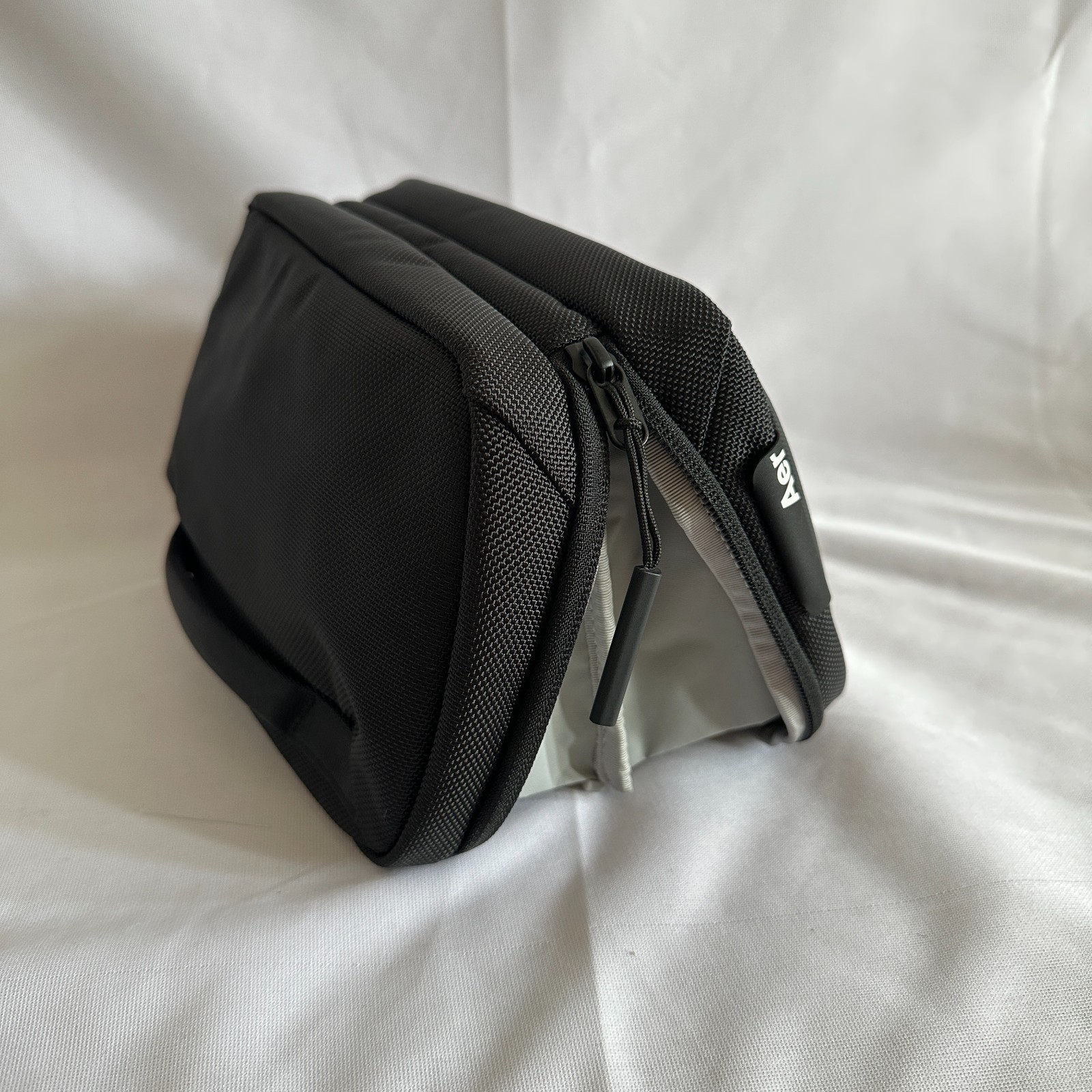 Aer Cable Kit 3 Black 2.6L Tech Organizer Travel Pouch