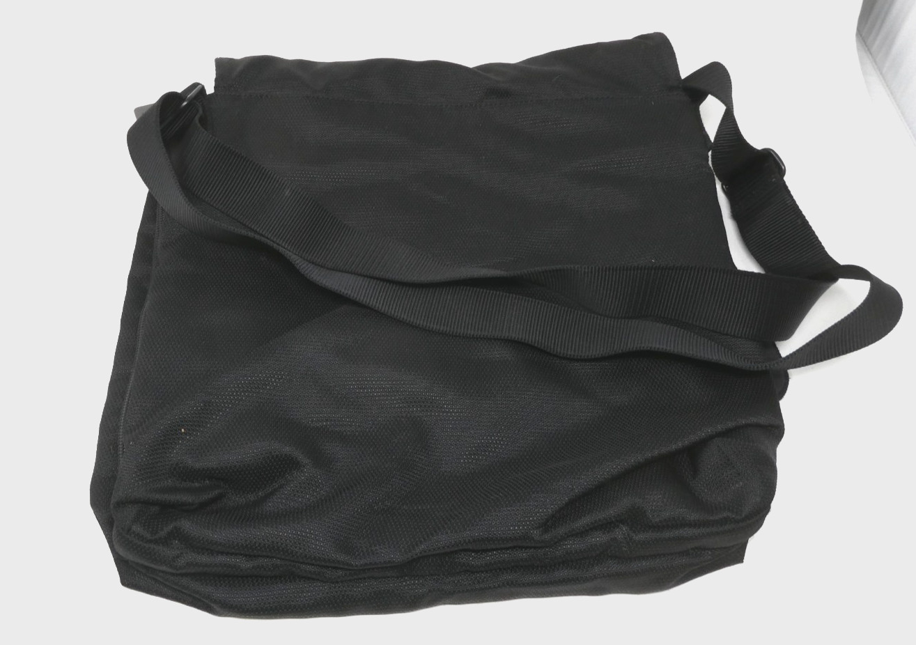 Tumi Alpha Small Messenger Crossbody Flap Body Bag Ballistic Nylon Cloth Black