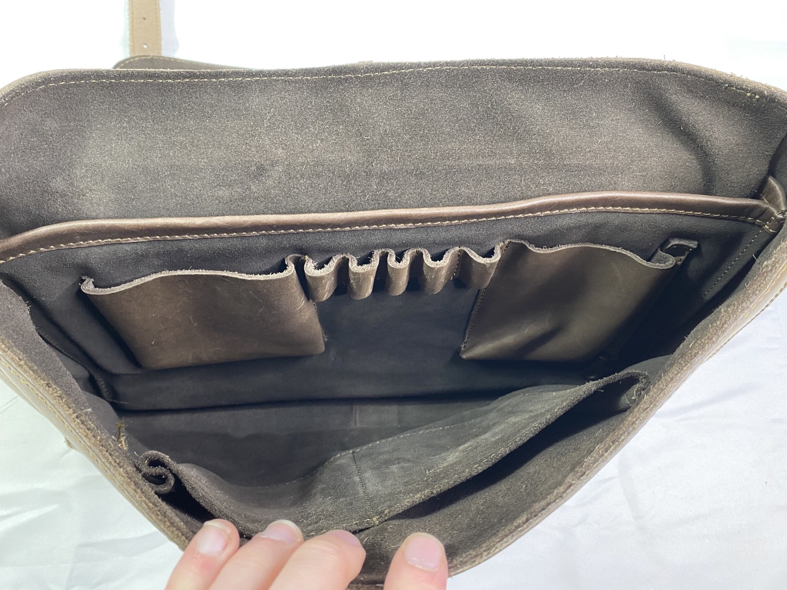 Buffalo Jackson Trading Co. Roosevelt Leather Messenger Laptop Bag Taupe