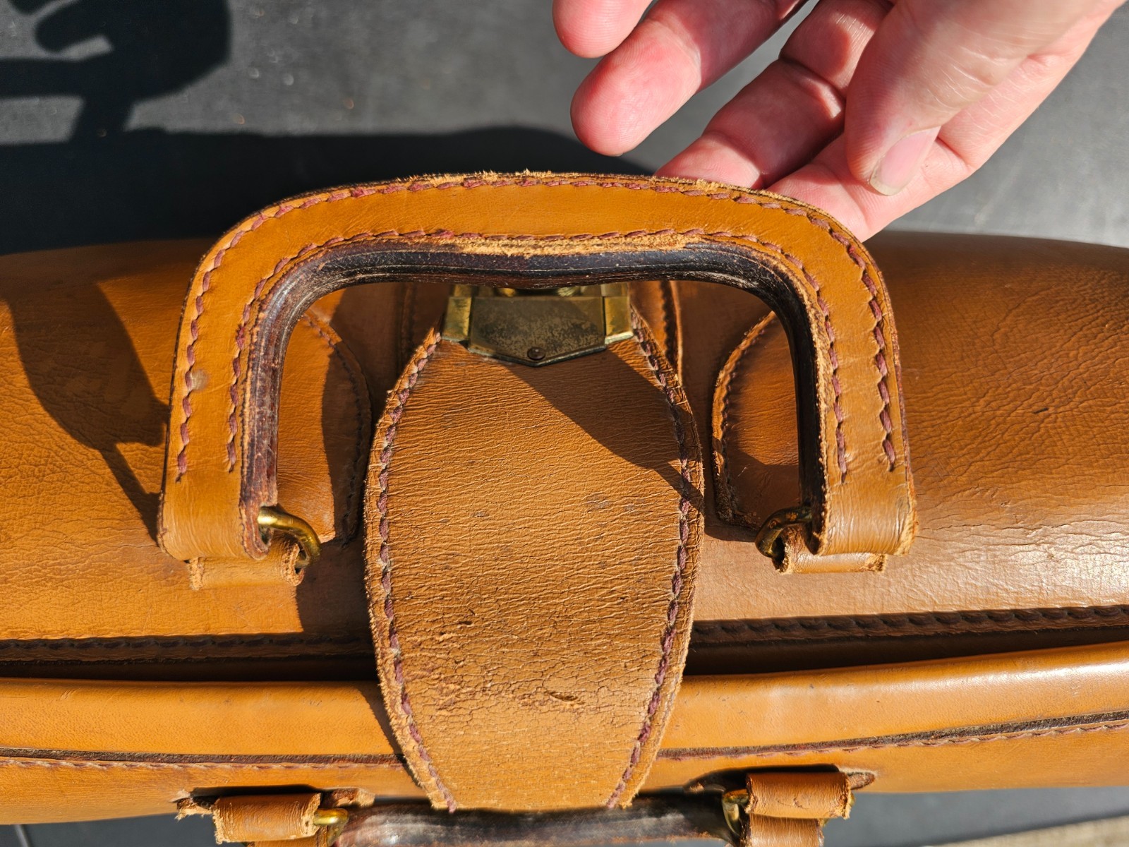Vintage Tan Brown Leather Briefcase Gladstone-Style Doctors Bag Genuine Cowhide