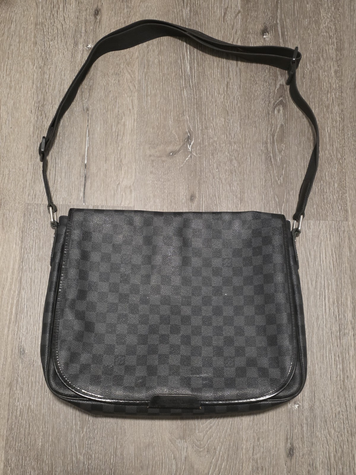 Louis Vuitton Damier Graphite Messenger Bag Unisex