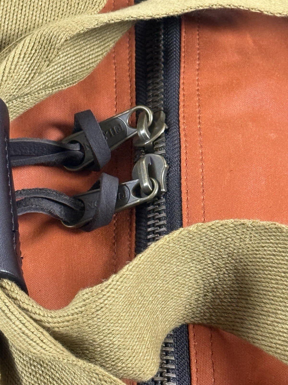 FILSON SMALL TIN CLOTH DUFFLE BAG RUST OS NWT