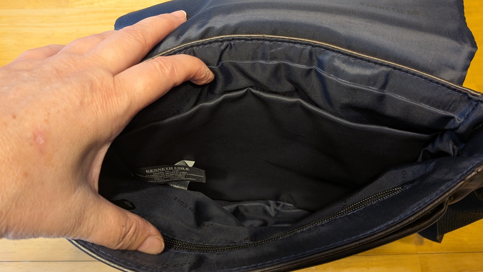 Reaction Kenneth Cole Shoulder Laptop Messenger Bag Men’s Black Adjustable strap