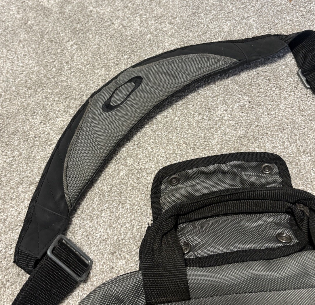 Oakley Tactical Field Gear Vertical Messenger Day Pack Laptop Bag Vtg *Read*