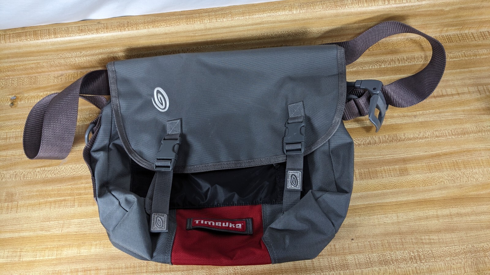 Timbuk2 Messenger Bag Briefcase Laptop Padded Pockets Push Lock Red Gray Canvas