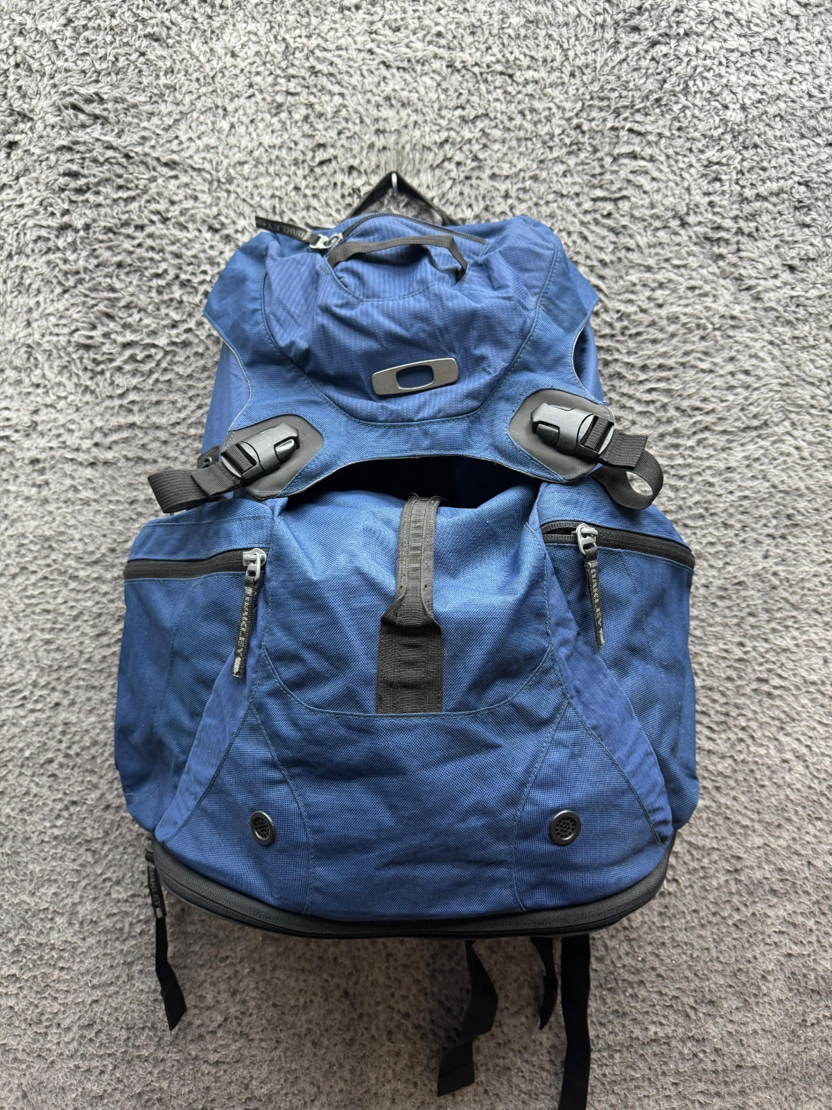Oakley Icon 2.0 Tactical Gorpcore Hiking Rucksack Backpack Navy Blue Unisex