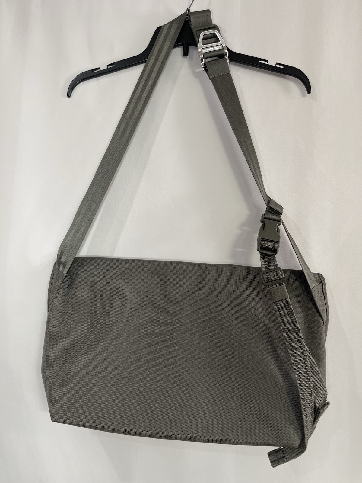Chrome Industries Simple 12L Messenger bag gray urban commuter bag minimalist