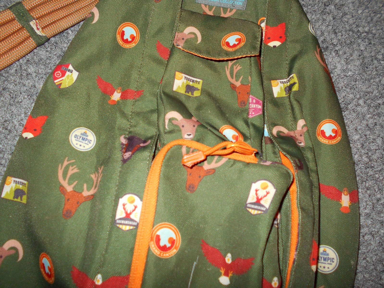 NATIONAL PARKS OUTDOOR COLLECTION CASCADE CRITTERS ROPE SLING BAG