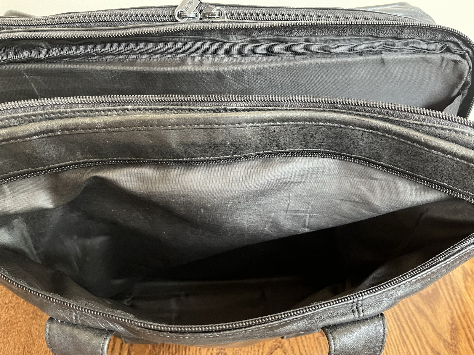 Vtg TUMI Vintage Expandable Leather Organizer Laptop Large Briefcase – Black