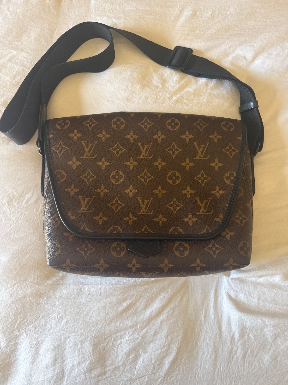 RDC15333 LOUIS VUITTON Brown Monogram Macassar Magnetic Messenger Bag