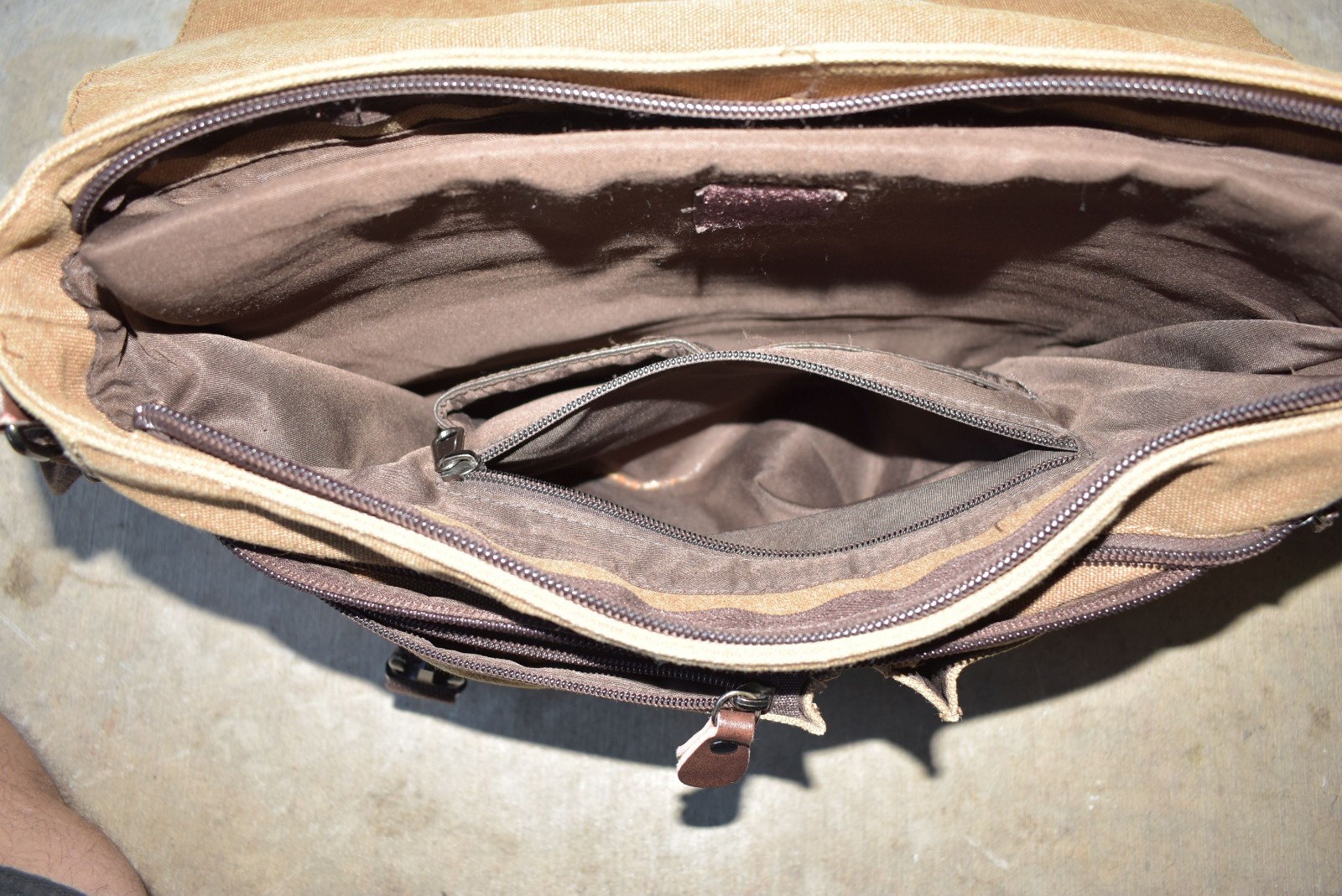 RAVUO TAN/BROWN CANVAS/LEATHER MESSENGER STYLE LAPTOP BAG