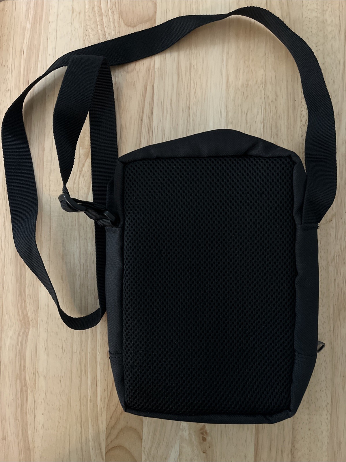 Carhartt Black Small Shoulder Bag Crossbody Adjustable Strap Pockets Zip Closure