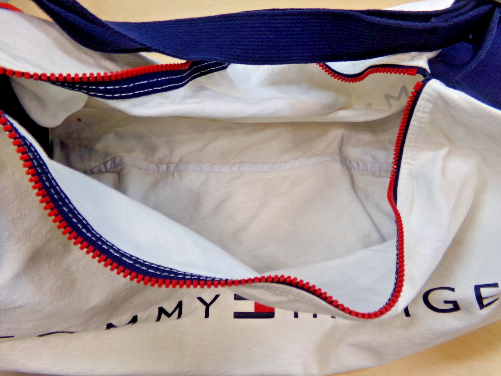 Tommy Hilfiger Vintage Classic White Travel Duffle Weekender Gym Bag Carry On
