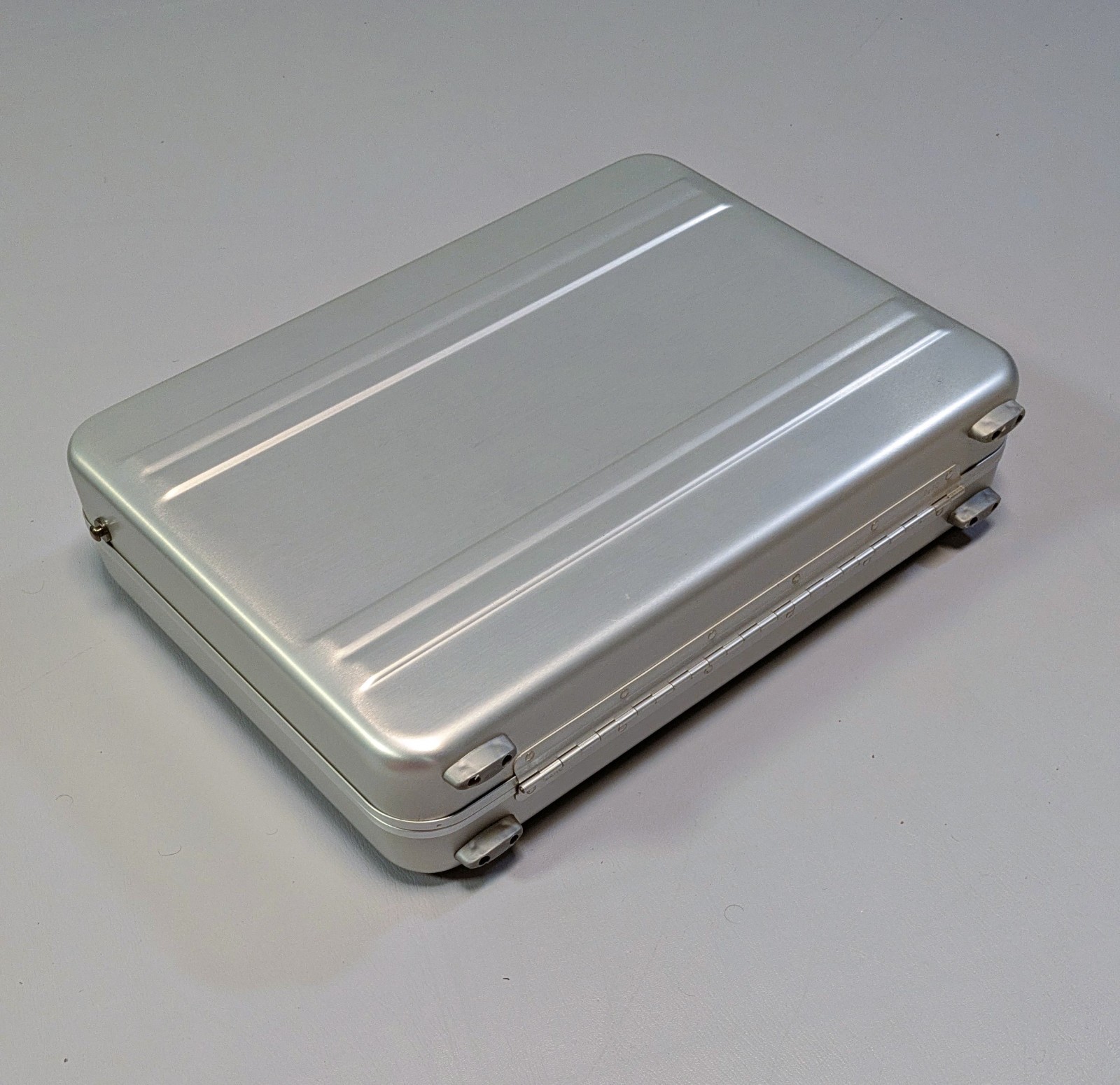 Vintage Zero Halliburton Aluminum Attache Laptop Case – 18 x 13 x 4 Dial Lock