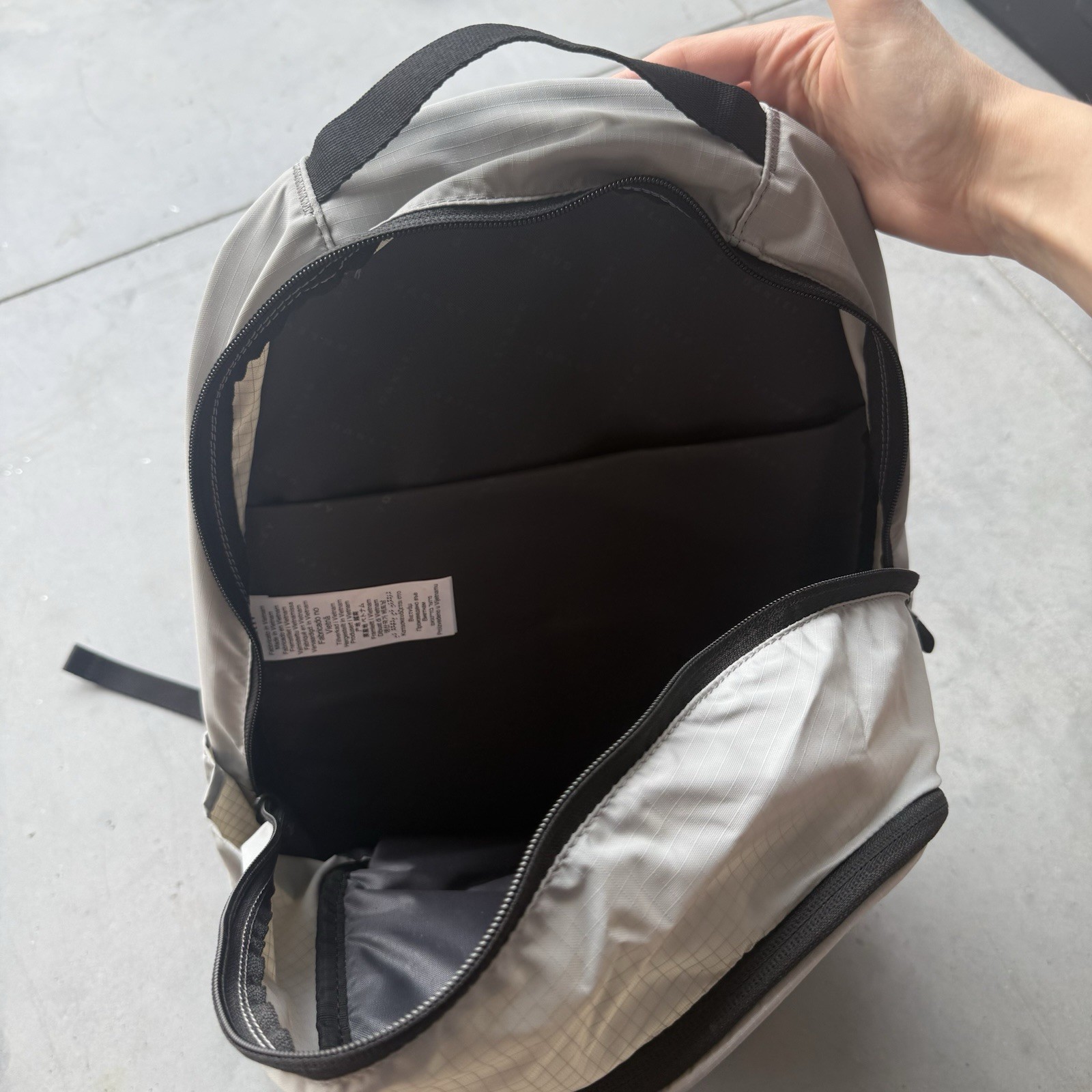 Oakley – 28L Sport Backpack – FOS901244 – Stone Grey – Size: One Size