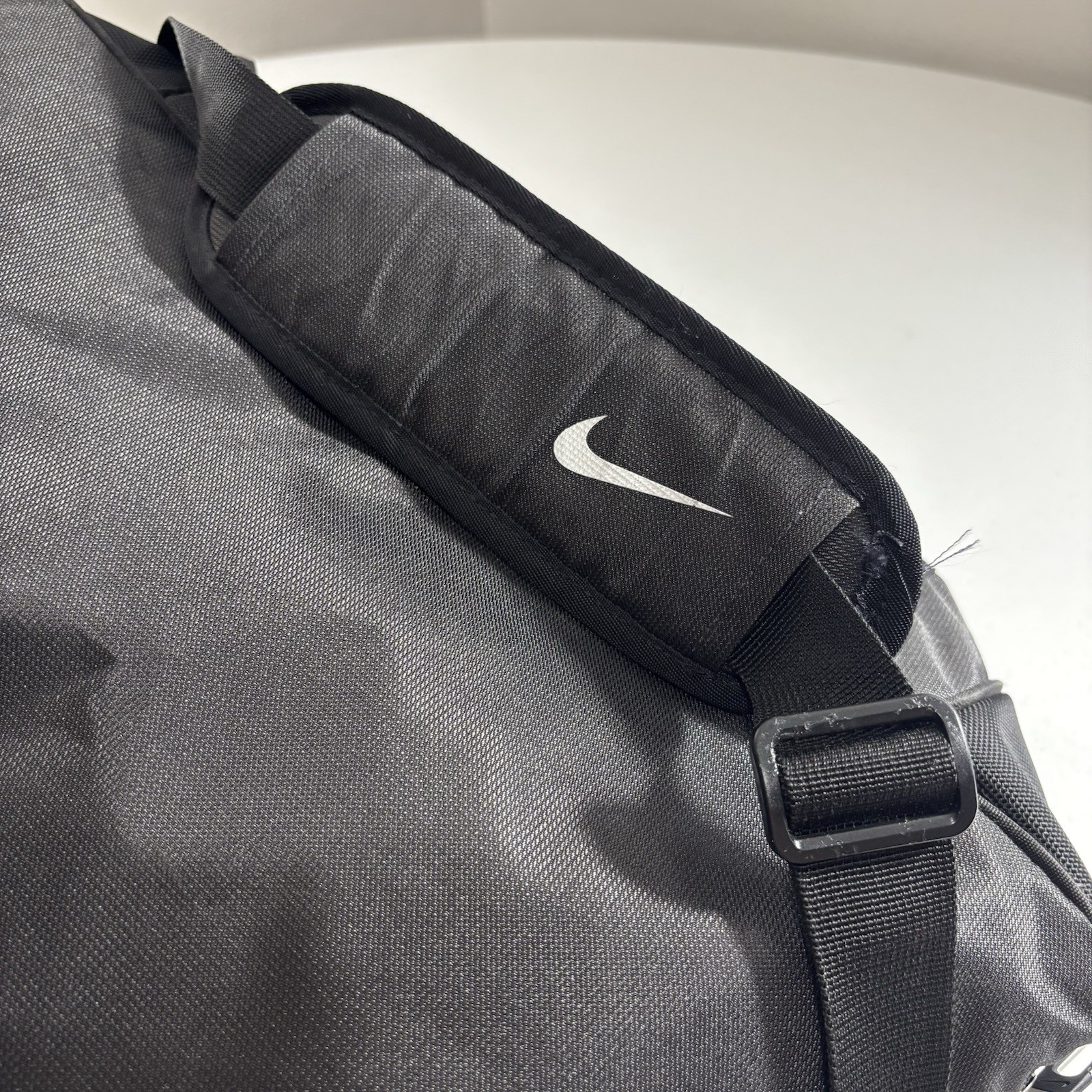 Nike Duffle Bag Large Black Shoe Compartment Basketball Travel Company Logo EUC!