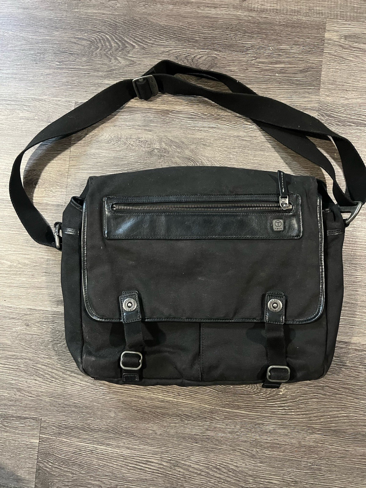 Tumi T-Tech Essential Gear Black Laptop Messenger Bag Expandable Bag 55171dc