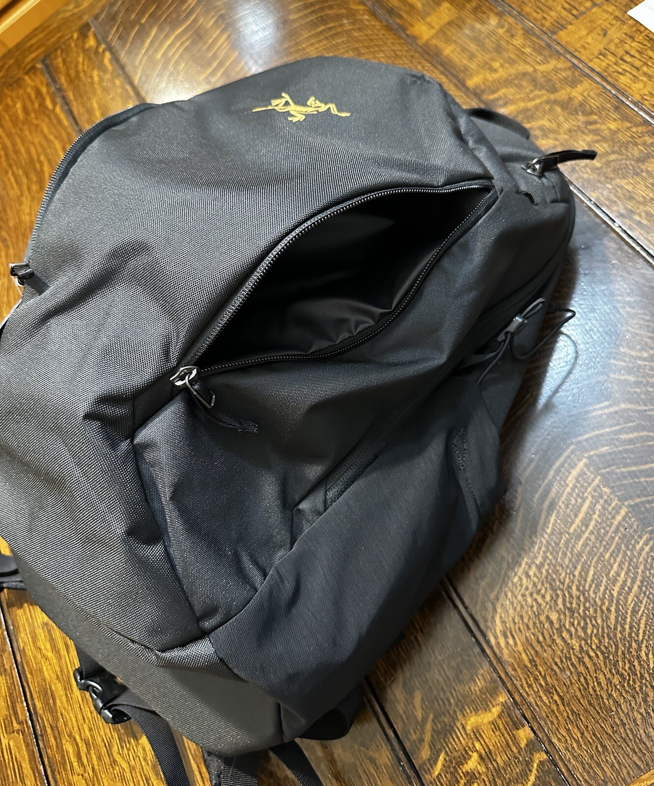 Arc’teryx Backpack Mantis 26 Backpack Black Gold Logo 26 Litre Backpack Rare