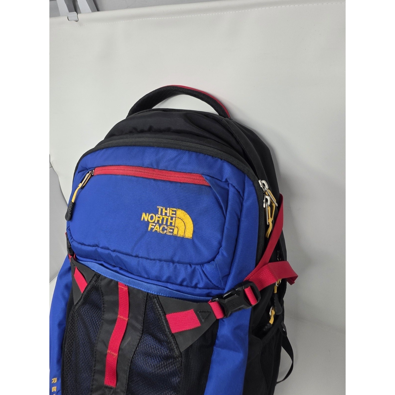 North Face Recon Backpack Blue/Red. Great bag for hiking, travel and school bag