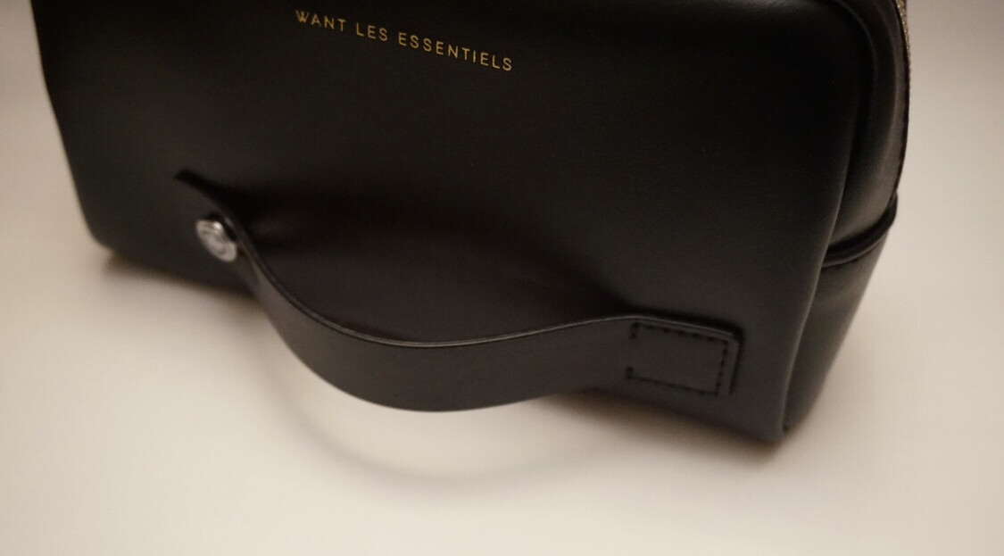 Want Les Essentiels De La Vie Midway Travel Pouch x Air Canada VERY RARE