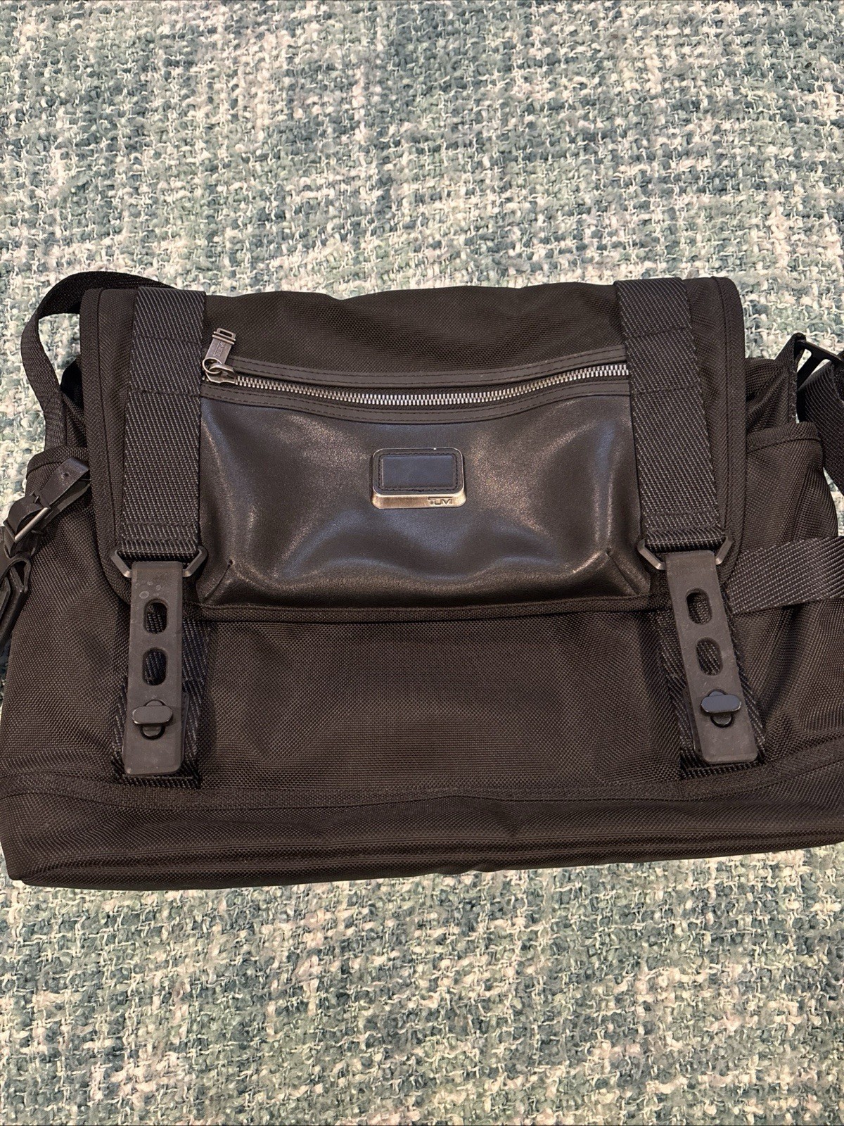Tumi Alpha Bravo Fallon Messenger Bag Black Nylon Leather Trim Shoulder Strap