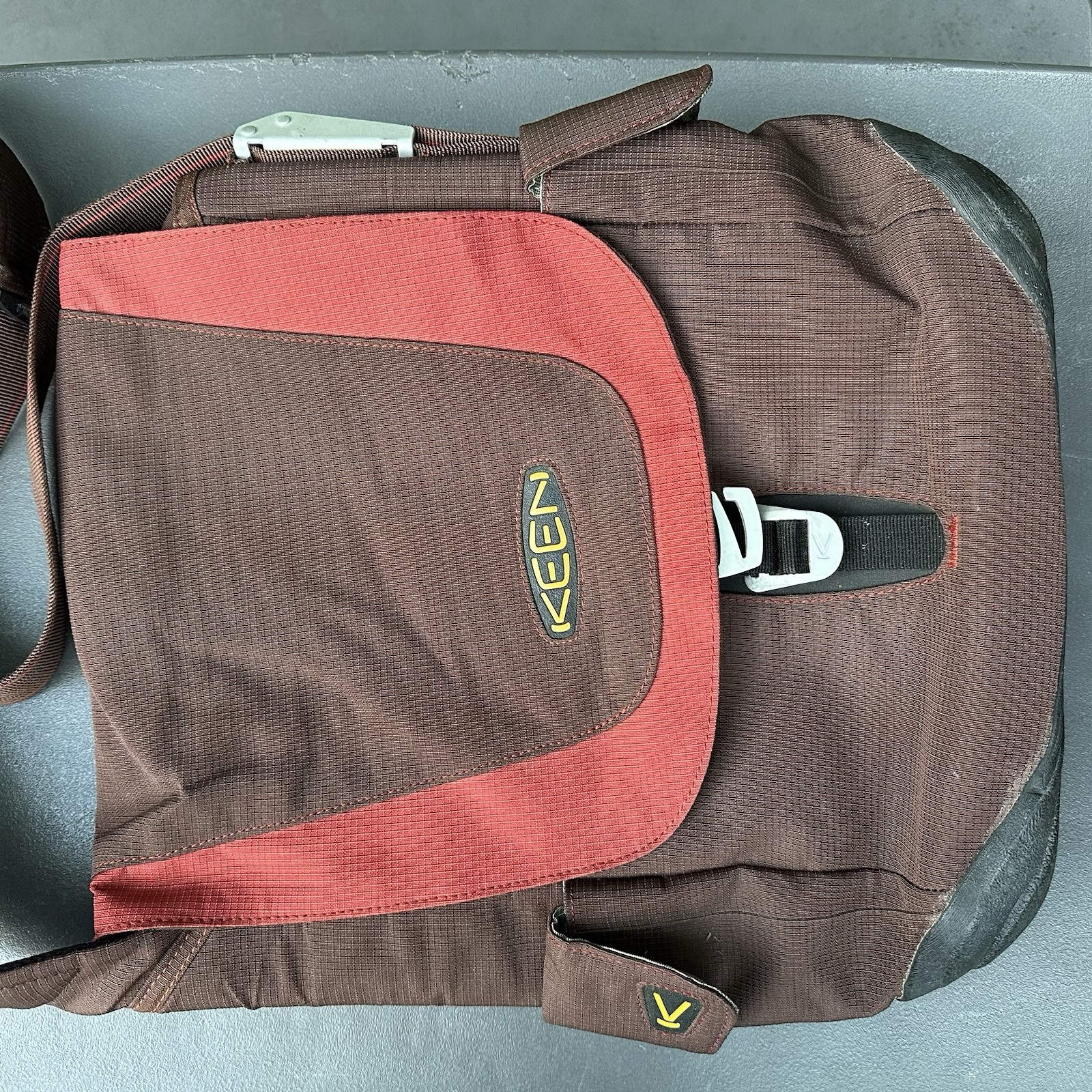 Keen Bag Backpack Oswego Red Brown Messenger Travel Crossbody Hybrid Rubber