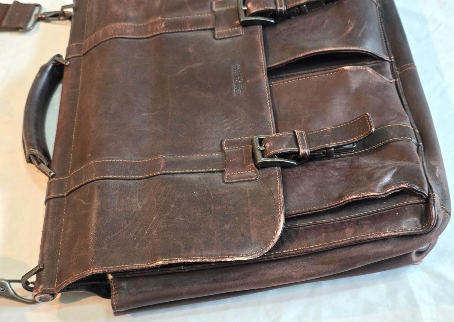 Kenneth Cole Reaction #524451 Laptop Shoulder Messenger Bag Brown Leather?