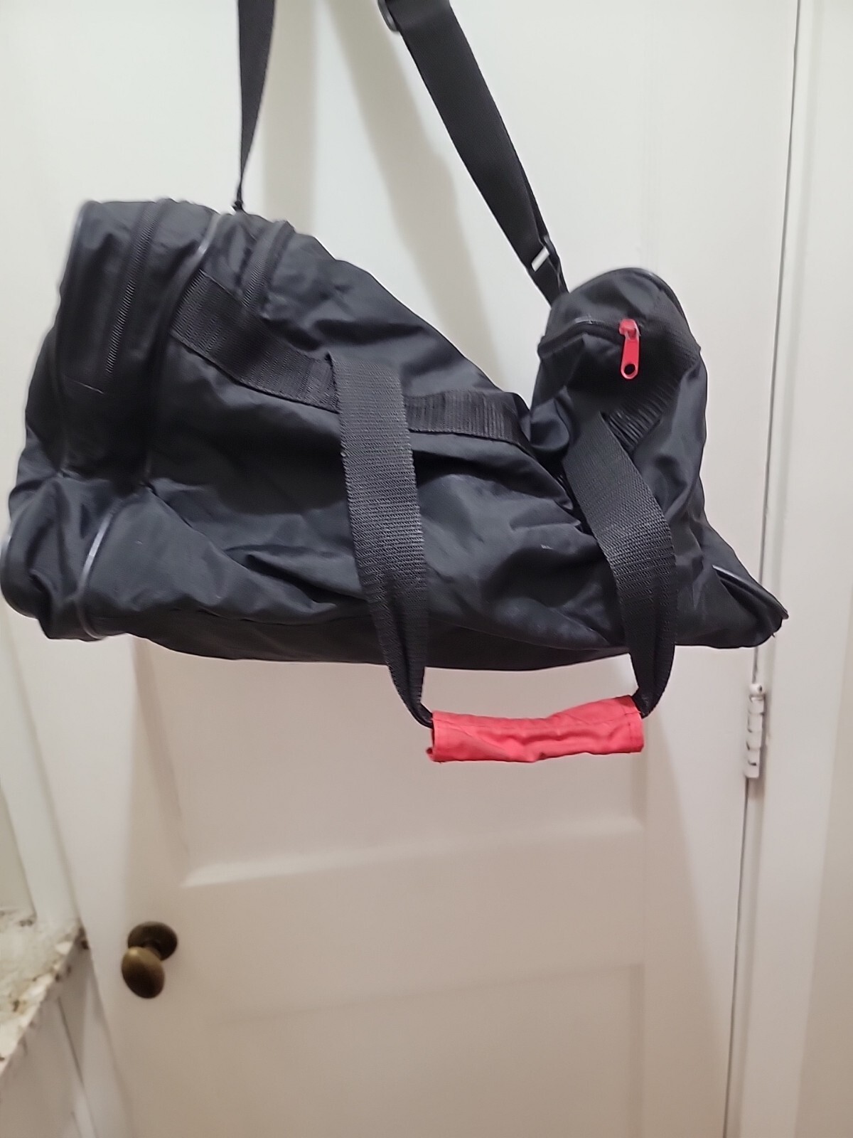 Converse All Star Duffle Gym Workout Bag Black Red. Zippered. Straps. Vintage