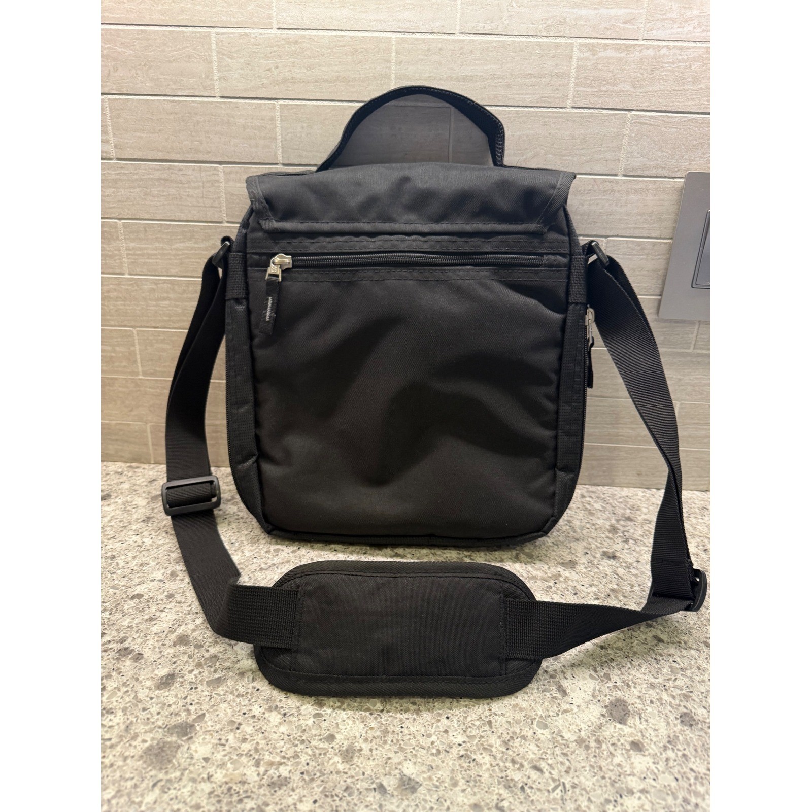 Swiss Gear Black and Gray Crossbody/Shoulder Travel Bag with Strap, Pockets