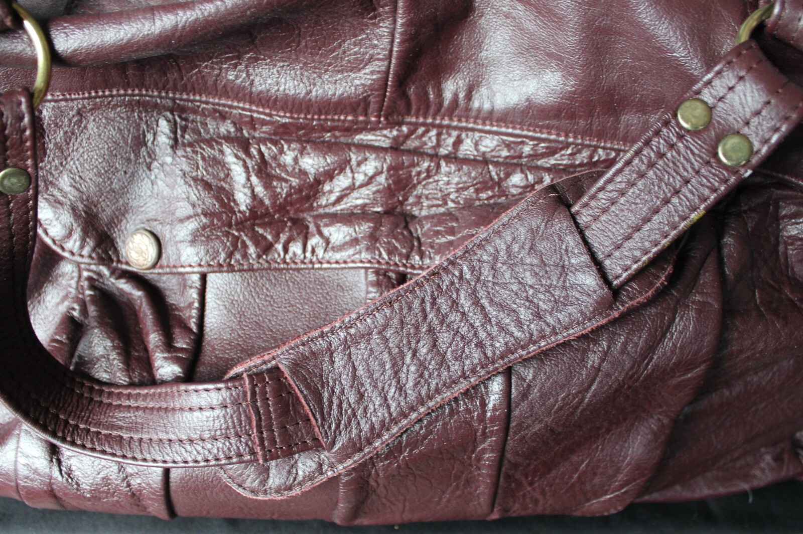 Outback Large Brown 22″ Cab Leather Duffle Bag. Condition Is Very Good.