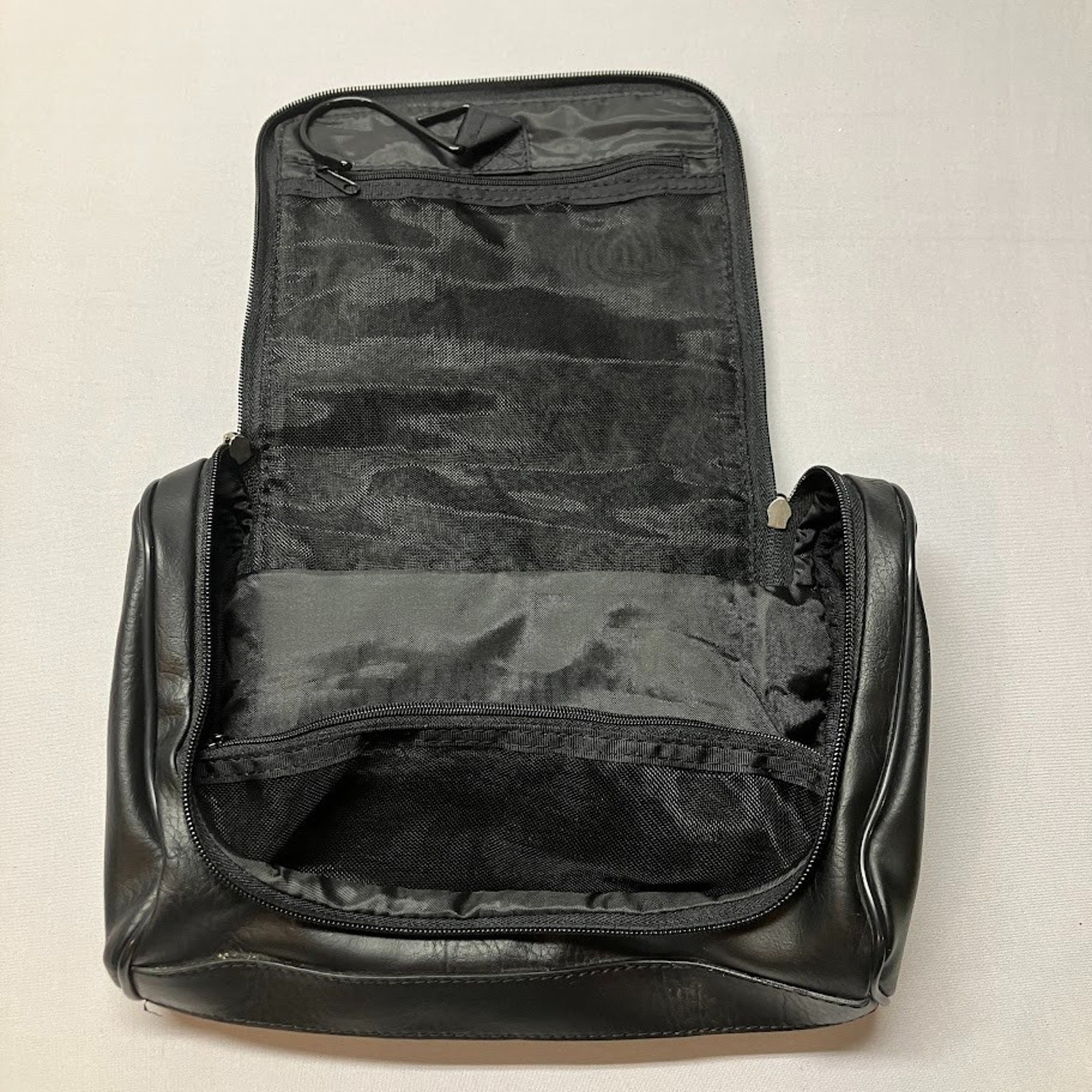 Perry Ellis Portfolio Vintage Black Top Handle Hanging Toiletry Travel Bag NEW