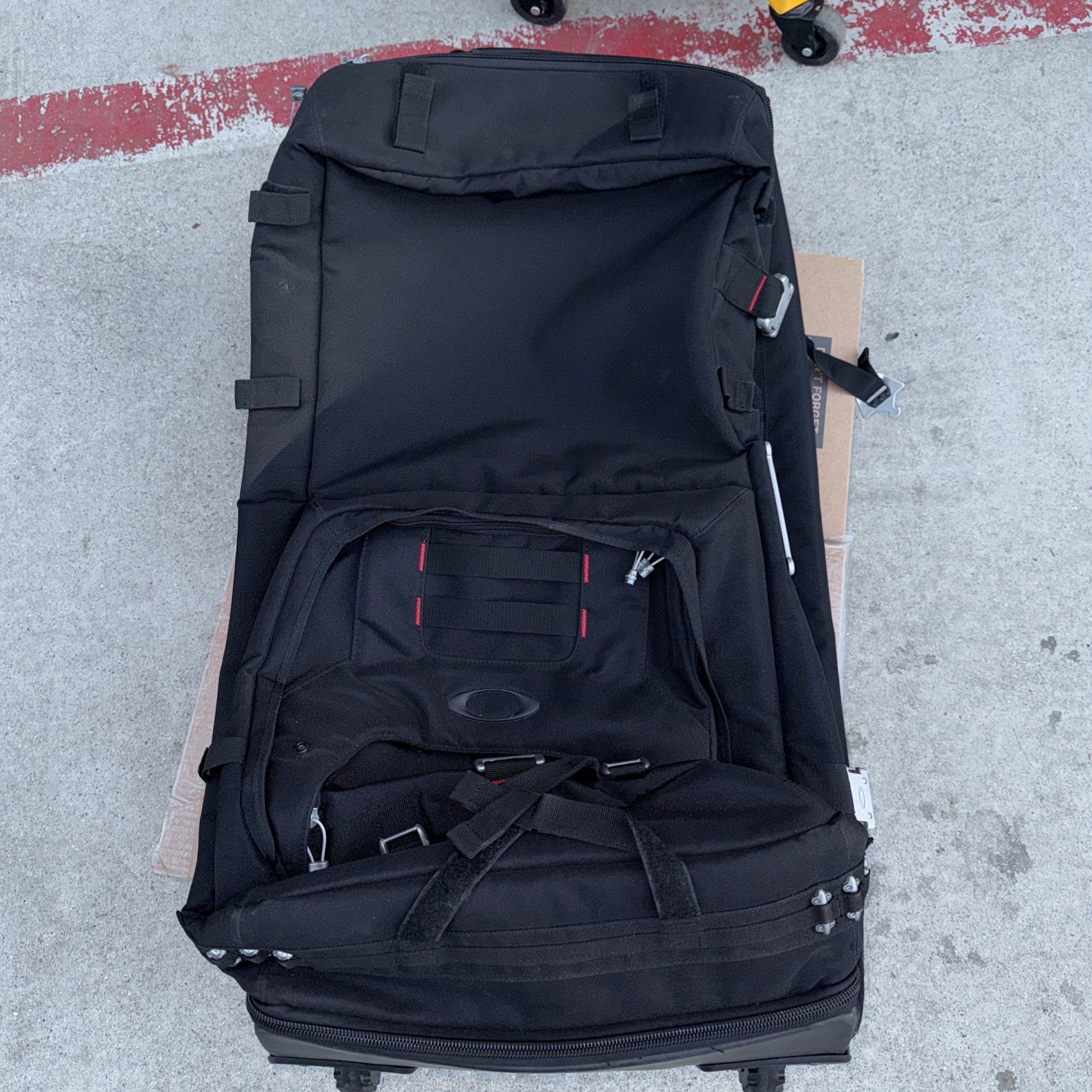 Oakley AP Tactical Field Gear Roller Carry On Core Black Zipper Luggage,