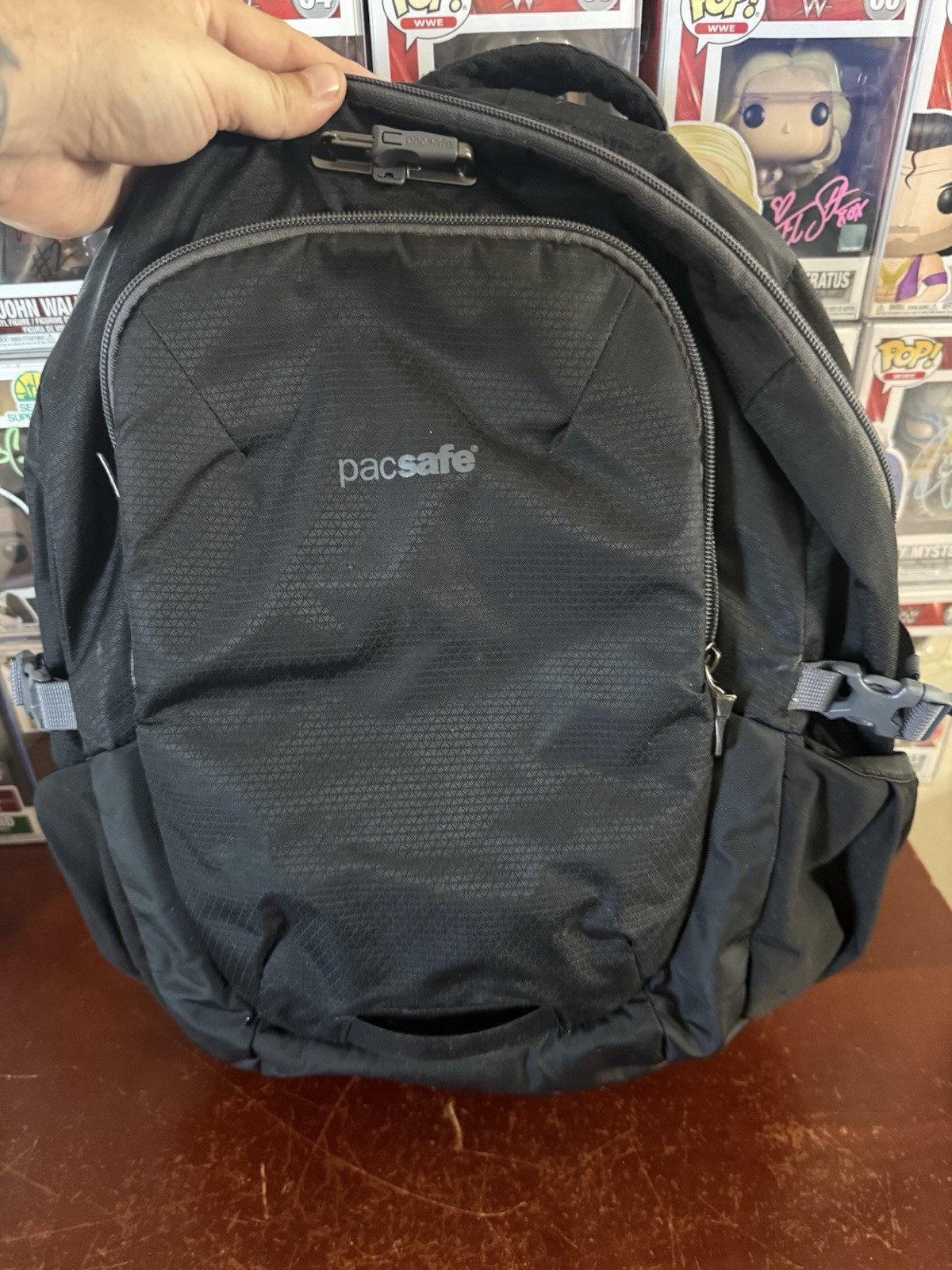 Very Good – PACSAFE Venturesafe G3 25L Backpack – Black