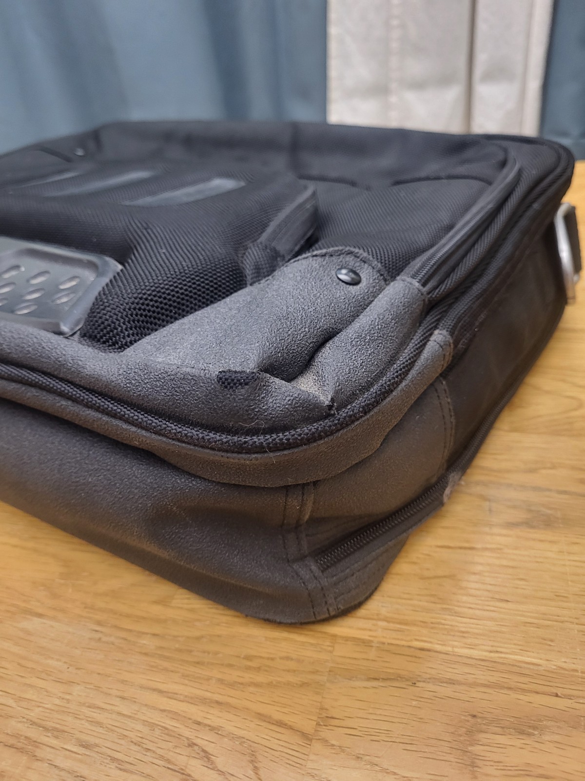 Vintage Oakley Tactical Field Gear Black Laptop Shoulder Messenger Bag 16” READ