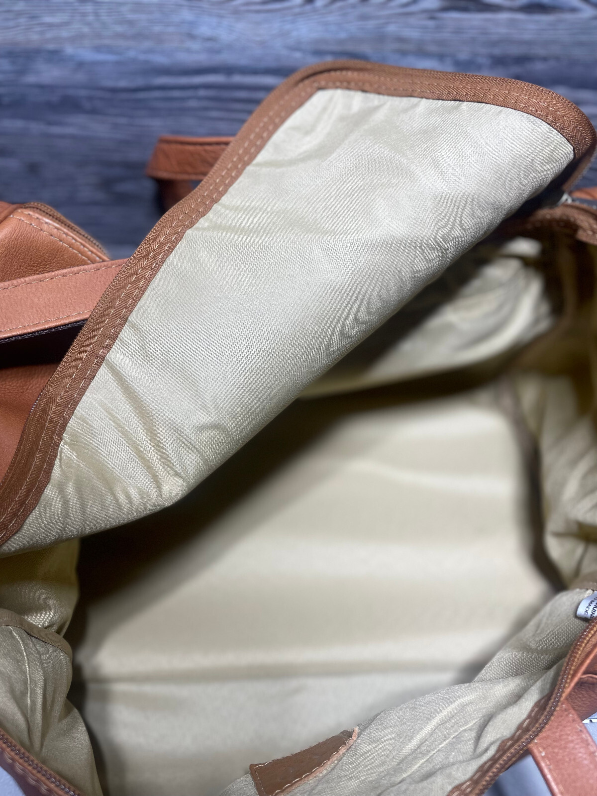 LEATHER DUFFLE BAG/WEEKENDER BAG, HANDMADE IN COLOMBIA