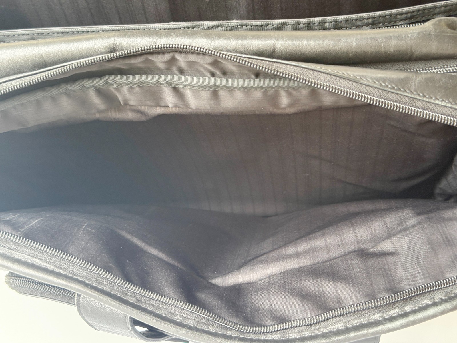 TUMI LEATHER LAPTOP BRIEFCASE – 96160DH – EXPANDABLE BLACK TRAVEL BAG w/DUST BAG