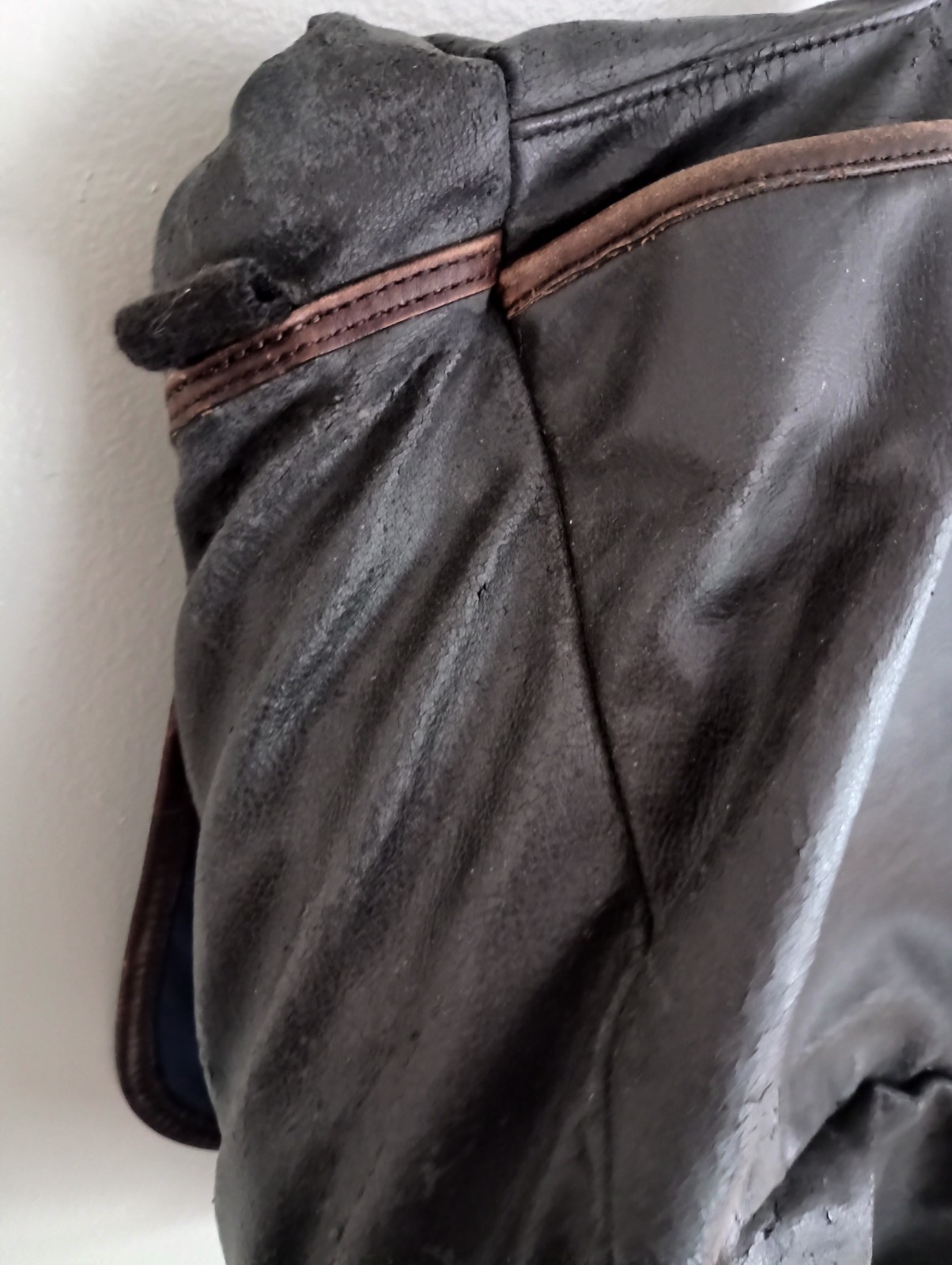 Tumi T-Tech Leather Messenger Bag Flap Zipper Snap Laptop Travel School Brown