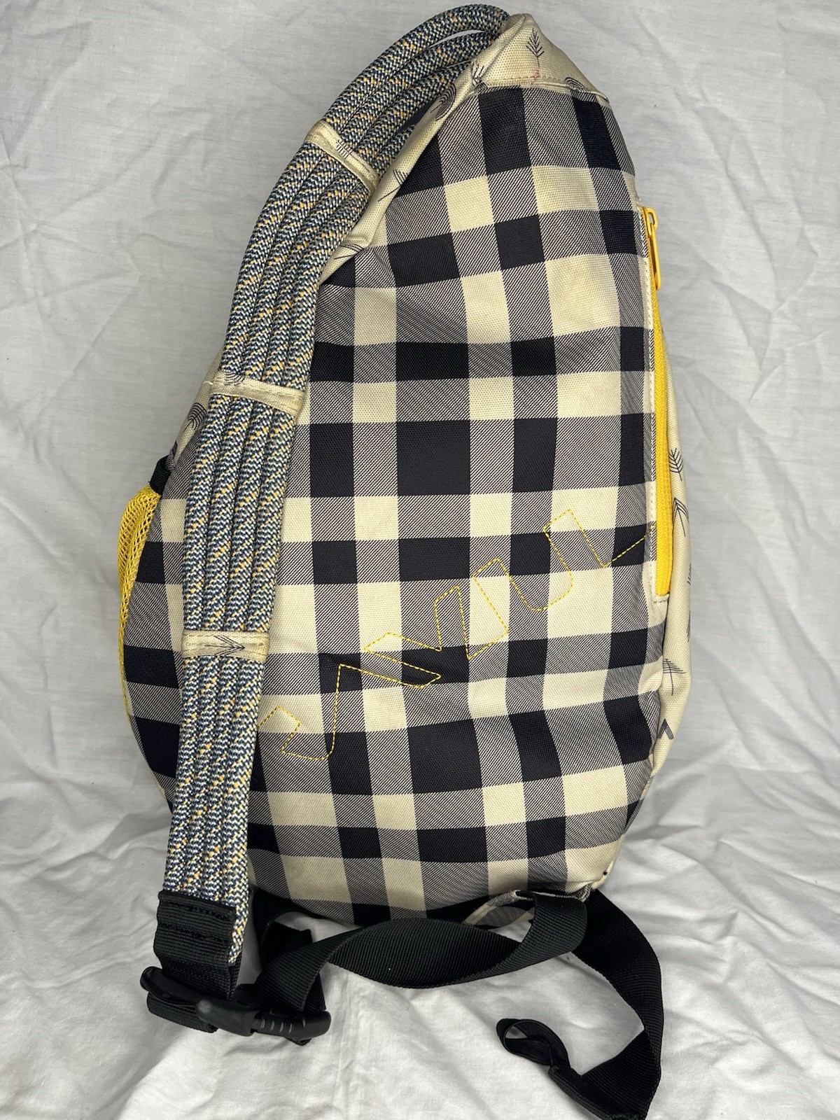 KAVU Checkered Geometric Adjustable Crossbody Sling Bag Yellow Black White Zip