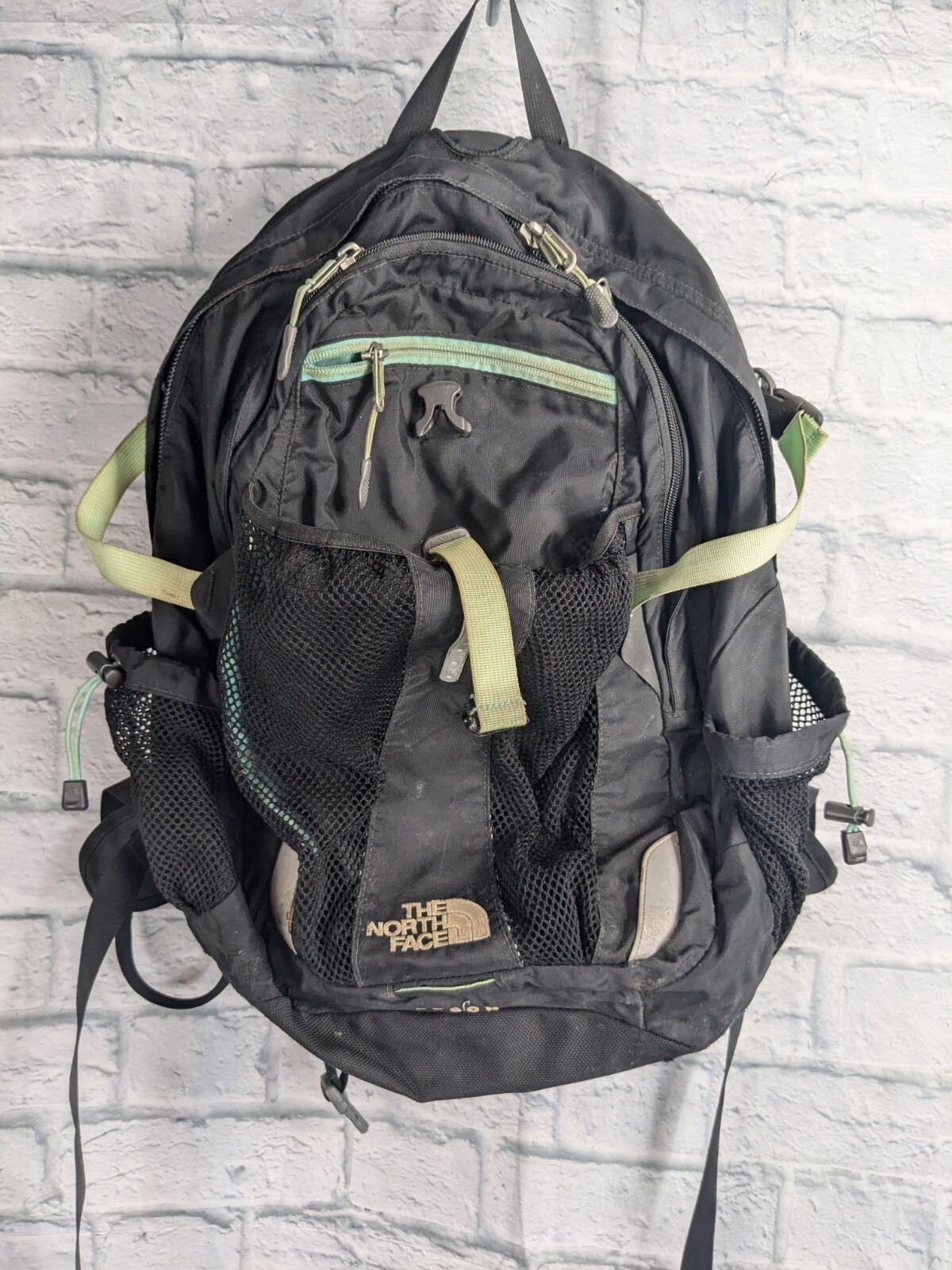 The North Face Recon Backpack Hiking Camping Storage Laptop Holder Book Bag S10