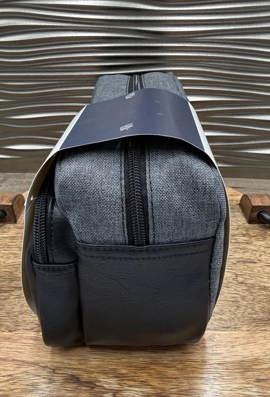 Docker’s Men’s Top Zip Toiletry Travel Bag Kit /Zip Side Pouch Gray Black NEW!