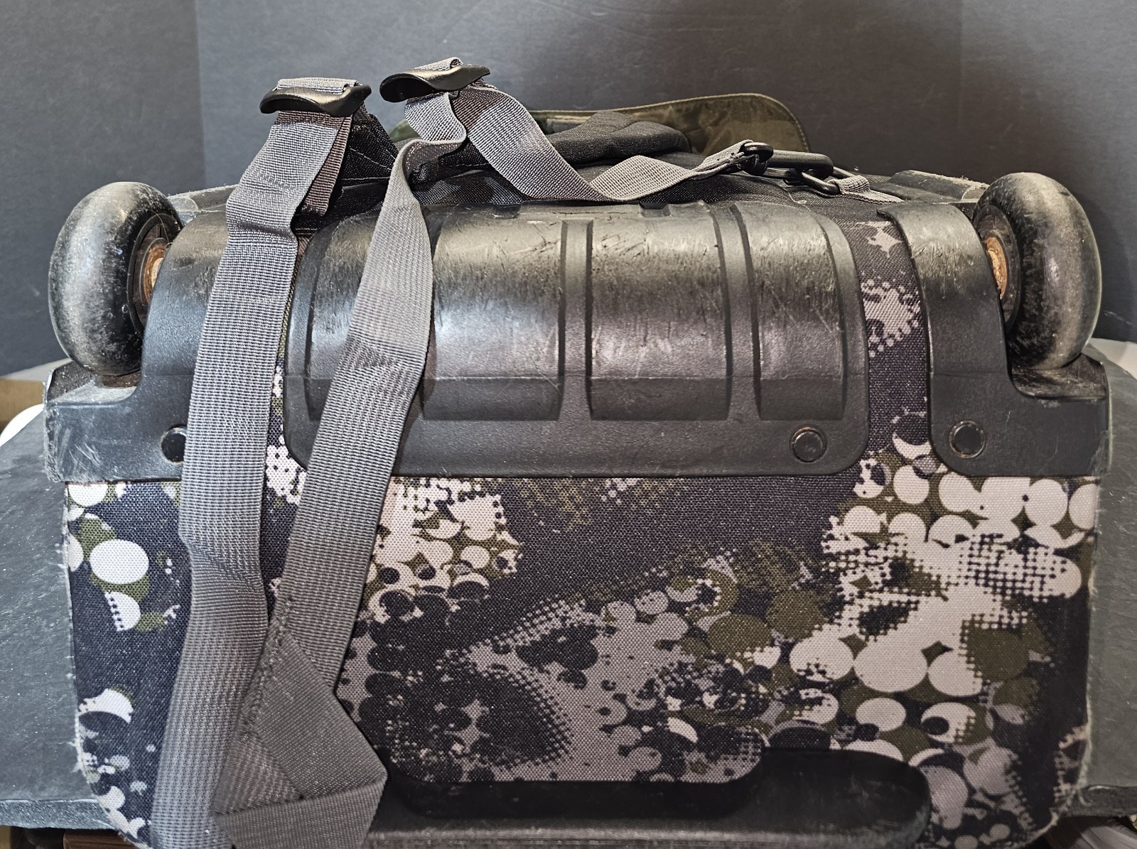 JanSport “THE 9” Backpack Wheeled Carry-On Travel Luggage 20x12x10 Digital Camo