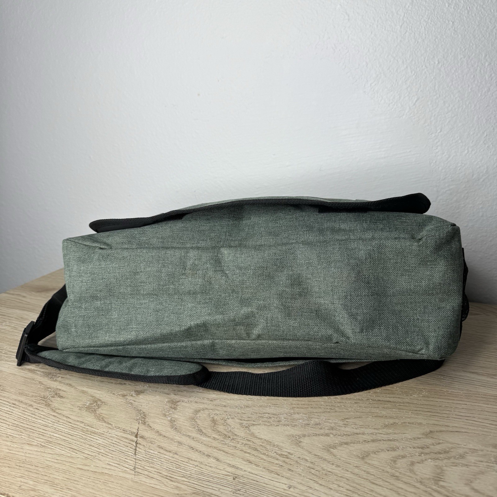 Bass Pro Shops Cabelas Green Satchel Computer Bag Promotional Advertisement Bag