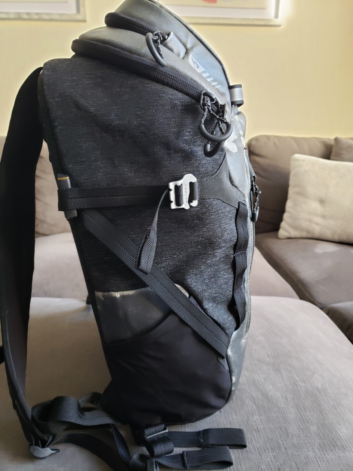 Oakley Voyage 25 Gray Black Backpack Waterproof Material – READ DESCRIPTION..