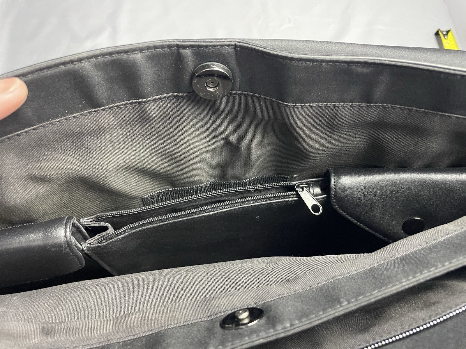 Wilsons Leather Pelle Studio Black Messenger Laptop Computer Bag EUC